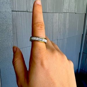 Kendra Scott Ring, size 8. Fits between 8-8.5